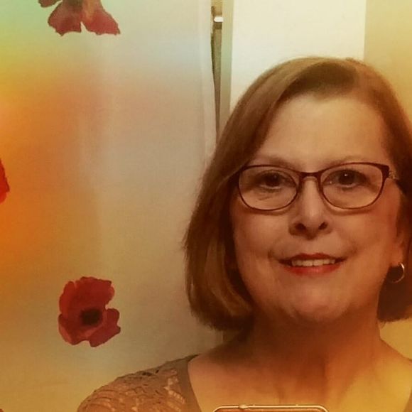 Meet your Posher, Vicki - Picture 1 of 1